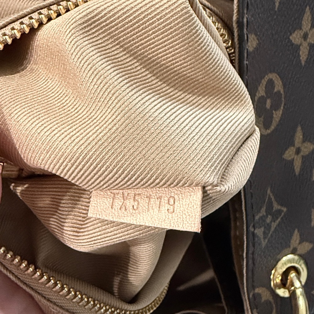 Louis Vuitton Graceful MM GREAT CONDITION!! - Picture 5 of 14